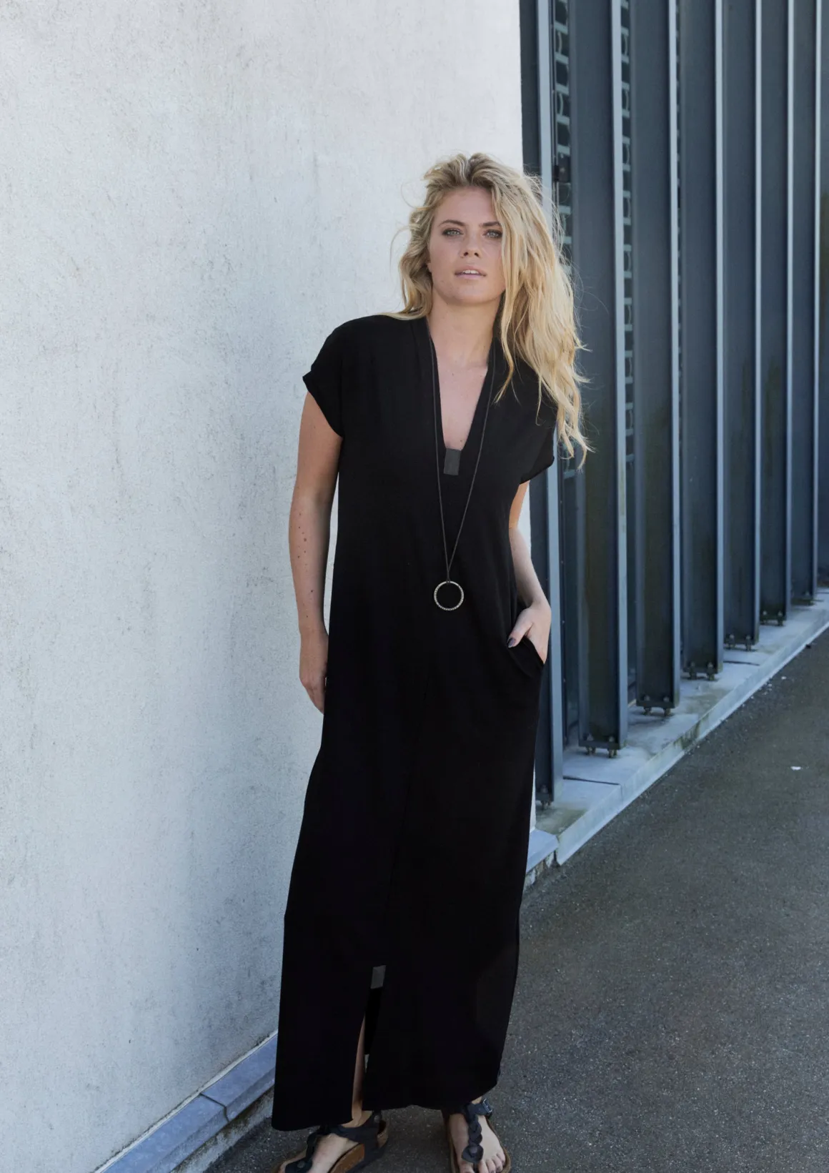 LANGE KLEID V-AUSSCHNITT