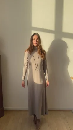 LANGE KLEID W/SCHMUCK